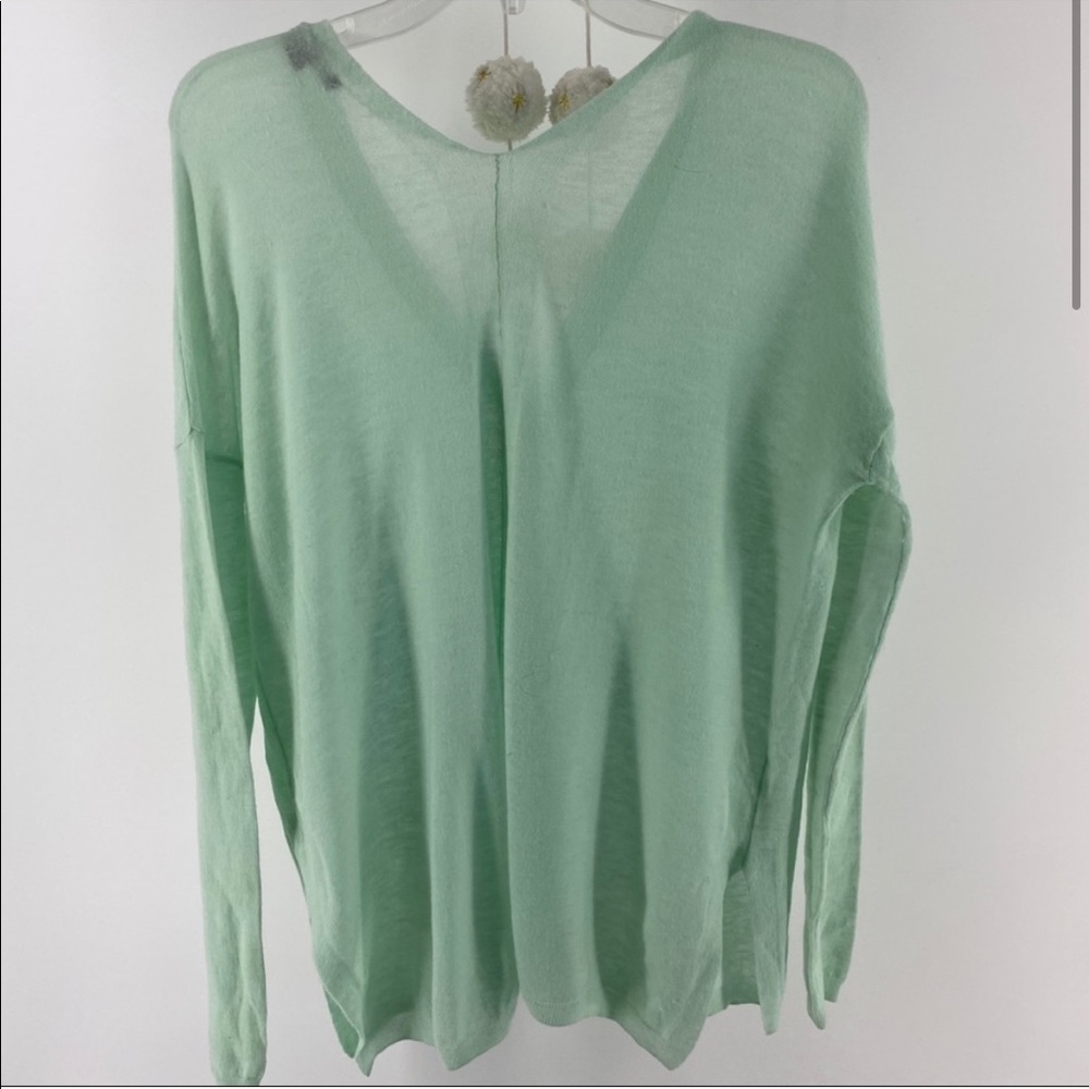Vince V-Neck Cashmere Sweater. Size: XS. Color: Mint